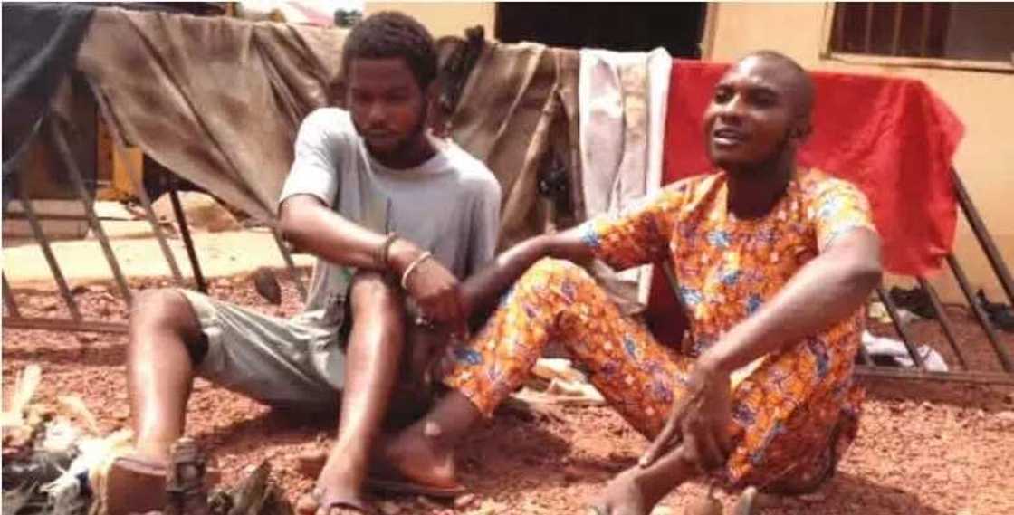 Wasu 'yan tsibbu da suka dade suna damfarar mutane sun shiga hannun hukuma Wasu 'yan tsibbu da suka dade suna damfarar mutane sun shiga hannun hukuma