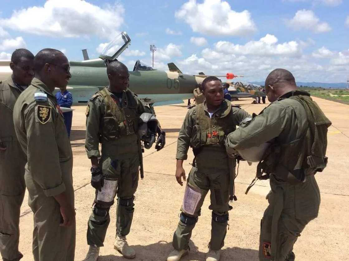 Sojin saman Najeriya sun barnata matatar mai ta bogi Sojin saman Najeriya sun barnata matatar mai ta bogi