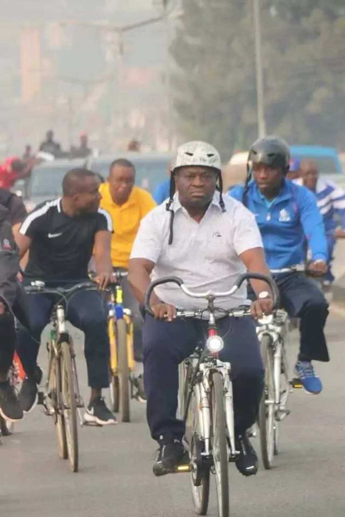 Hotunan Gwamna da jami'an gwamnatinsa yayin atisaye a kan Kekuna Hotunan Gwamna da jami'an gwamnatinsa yayin atisaye a kan Kekuna