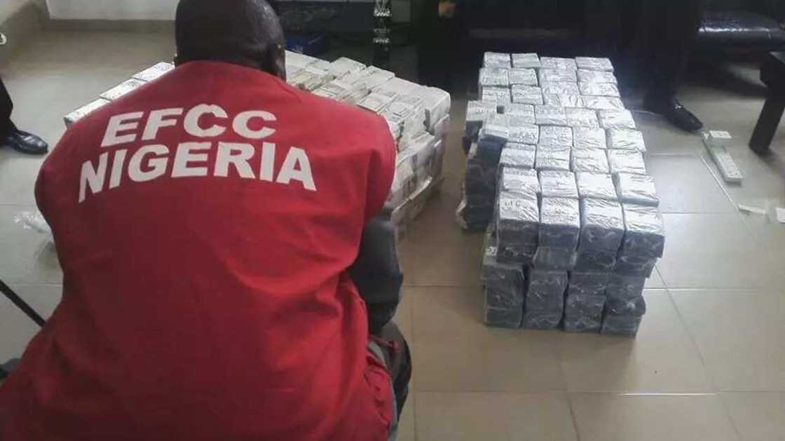 BREAKING: EFCC intercepts cash at Kaduna airport BREAKING: EFCC intercepts cash at Kaduna airport