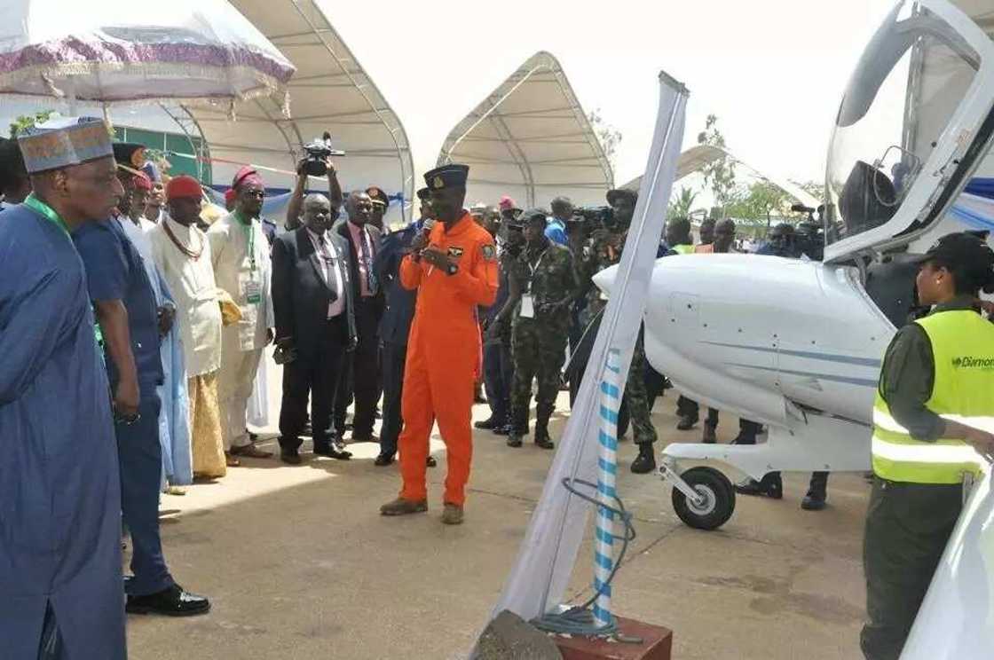 Bikin cikar Sojin Saman Najeriya shekara 54 da kafuwa, Kalli hotunan da kayayakin yakin da suke dashi Bikin cikar Sojin Saman Najeriya shekara 54 da kafuwa, Kalli hotunan da kayayakin yakin da suke dashi