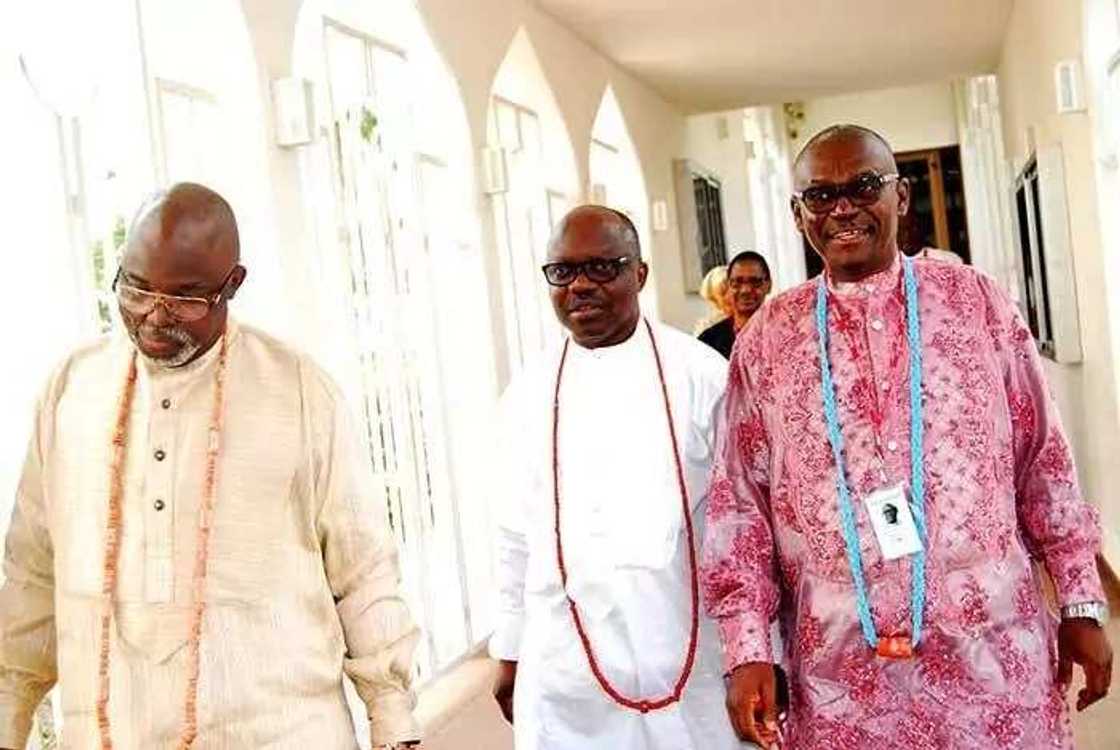 Tawagar Olu tare da tsohon gwamnan jihar Delta, Emmanuel Uduaghan Tawagar Olu tare da tsohon gwamnan jihar Delta, Emmanuel Uduaghan