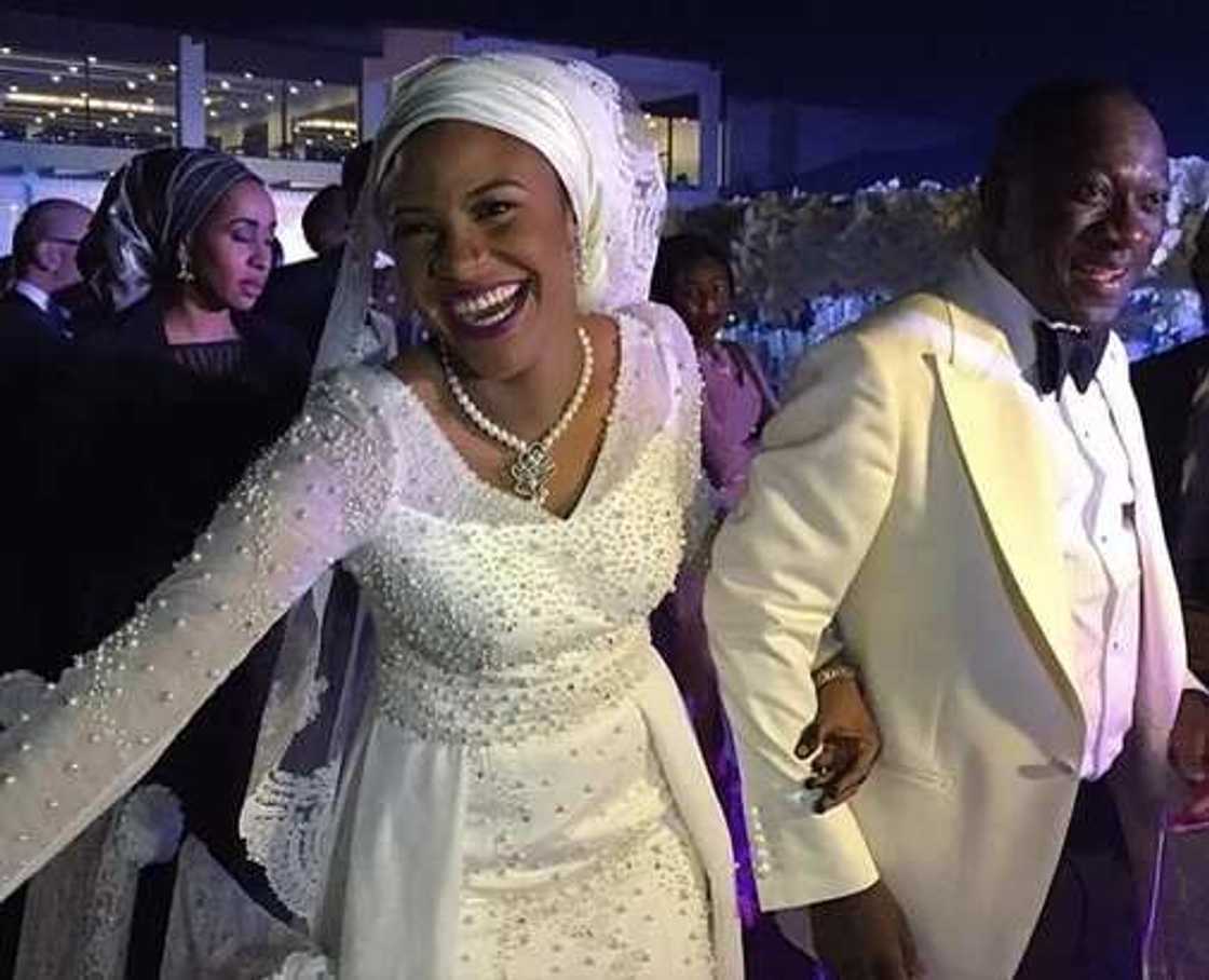 Hotunan Abdulmumin Jubrin da kyakyawar matarsa Hotunan Abdulmumin Jubrin da kyakyawar matarsa