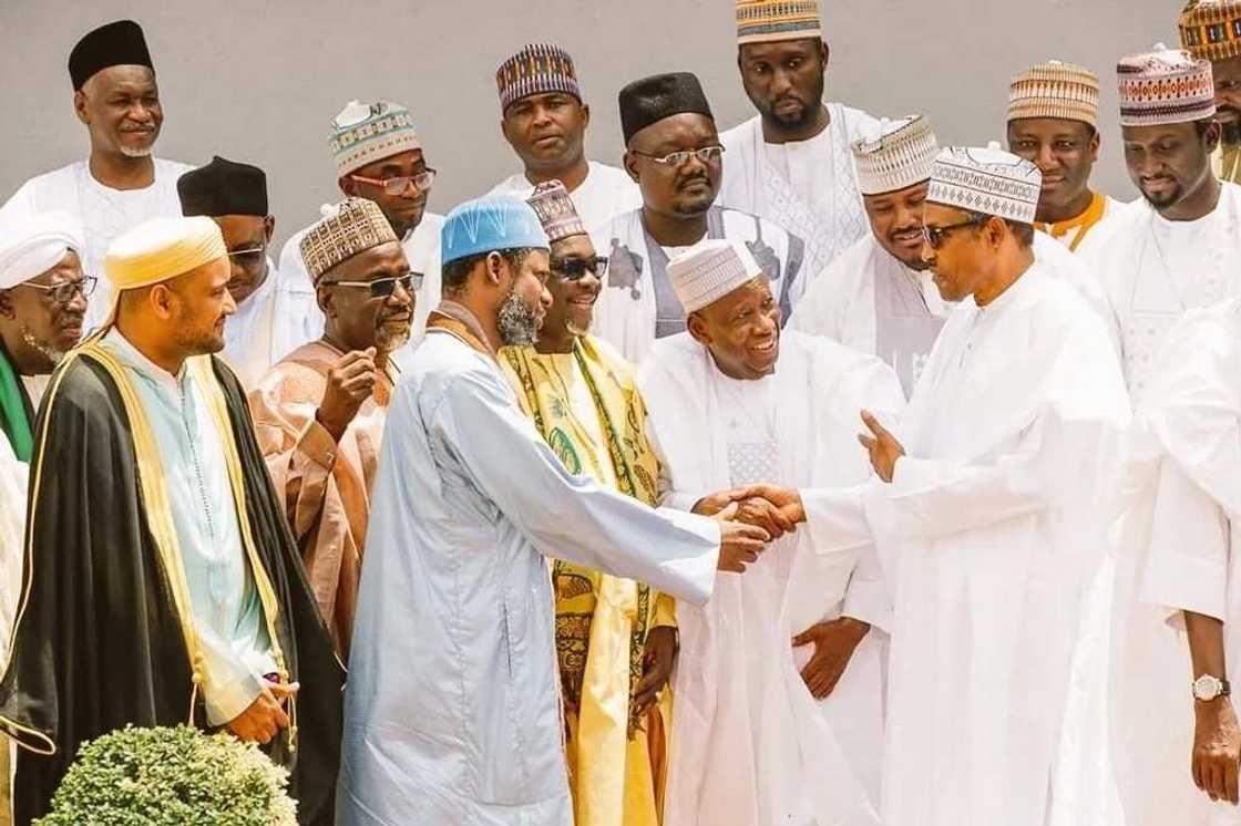Karon farko bayan bullar bidiyon rashawa, Buhari ya hadu da Gwamna Ganduje Karon farko bayan bullar bidiyon rashawa, Buhari ya hadu da Gwamna Ganduje