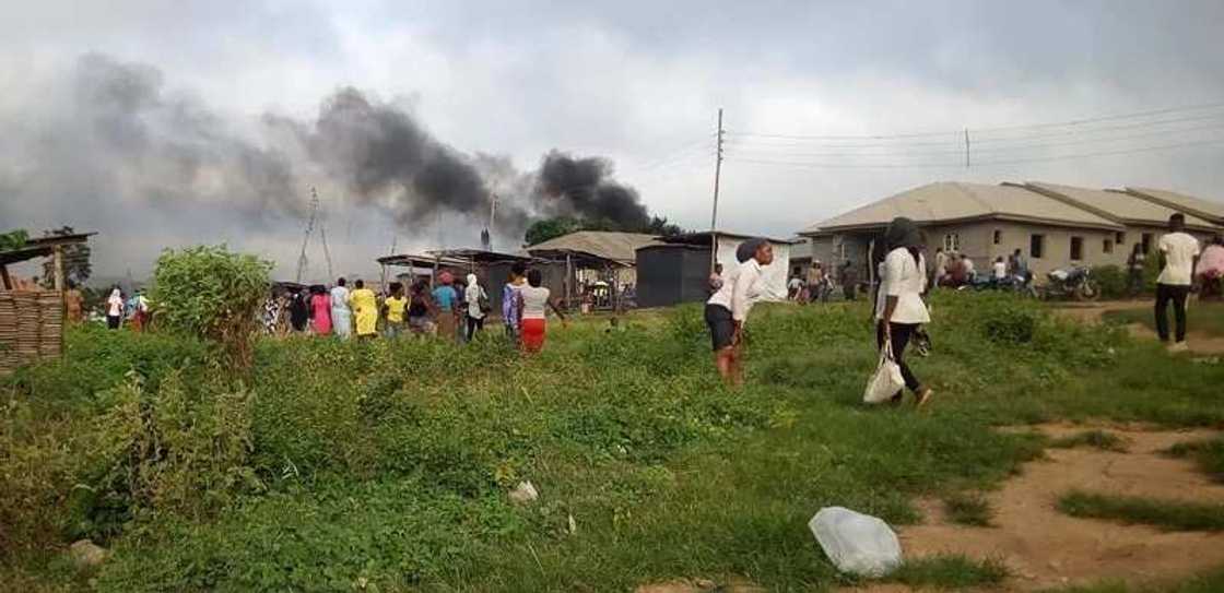 UNIOSUN students set house of killer Alfa on fire (photos) UNIOSUN students set house of killer Alfa on fire (photos)