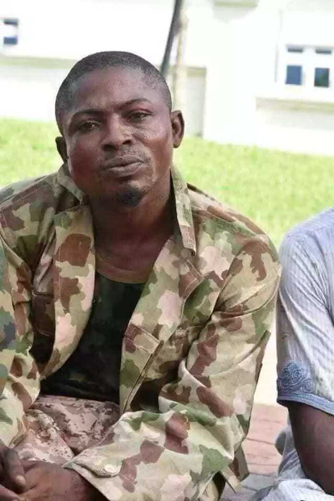 Fake soldiers disguised in military uniform apprehended in Kogi (photos) Fake soldiers disguised in military uniform apprehended in Kogi (photos)