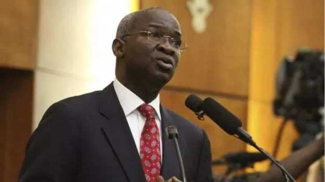 Fashola send warning to electricity providers Fashola send warning to electricity providers