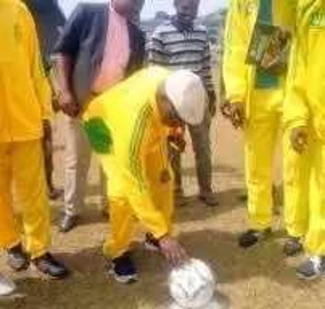 Abin ban dariya:Obasanjo ya koma alkalancin Ƙwallo Abin ban dariya:Obasanjo ya koma alkalancin Ƙwallo