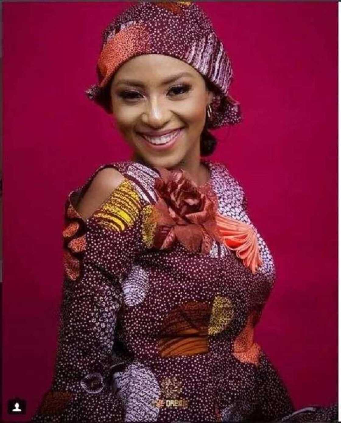 Kannywood: Kalli sabbin kyawawan hotunan jaruma Maryam Booth da zai tabbatar maka da ita din mai kyau ce Kannywood: Kalli sabbin kyawawan hotunan jaruma Maryam Booth da zai tabbatar maka da ita din mai kyau ce