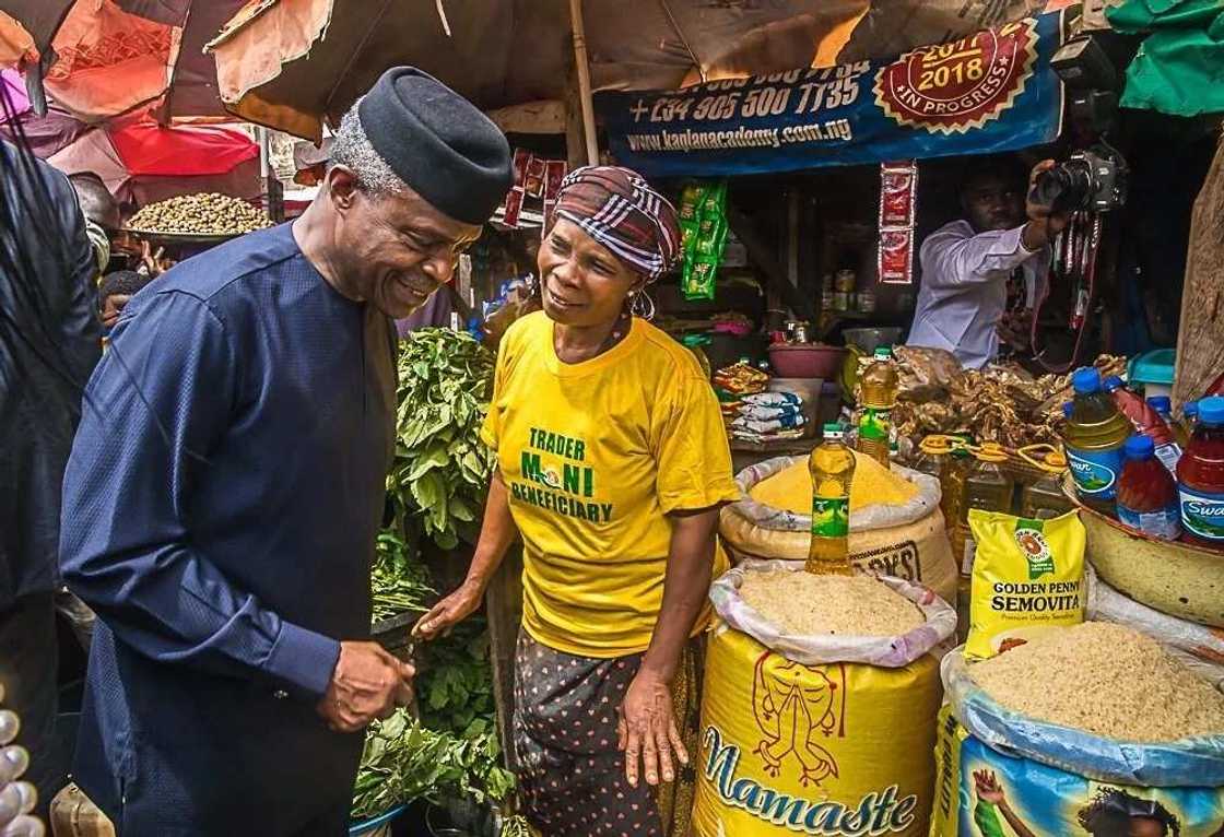 Hotunan ziyarar Osinbajo a kasuwar Utako dake Abuja