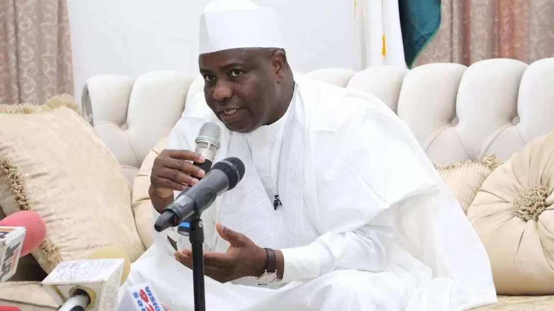 An huro ma Tambuwal wuta sai ya yi murabus daga kujerarsa ta Gwamna An huro ma Tambuwal wuta sai ya yi murabus daga kujerarsa ta Gwamna