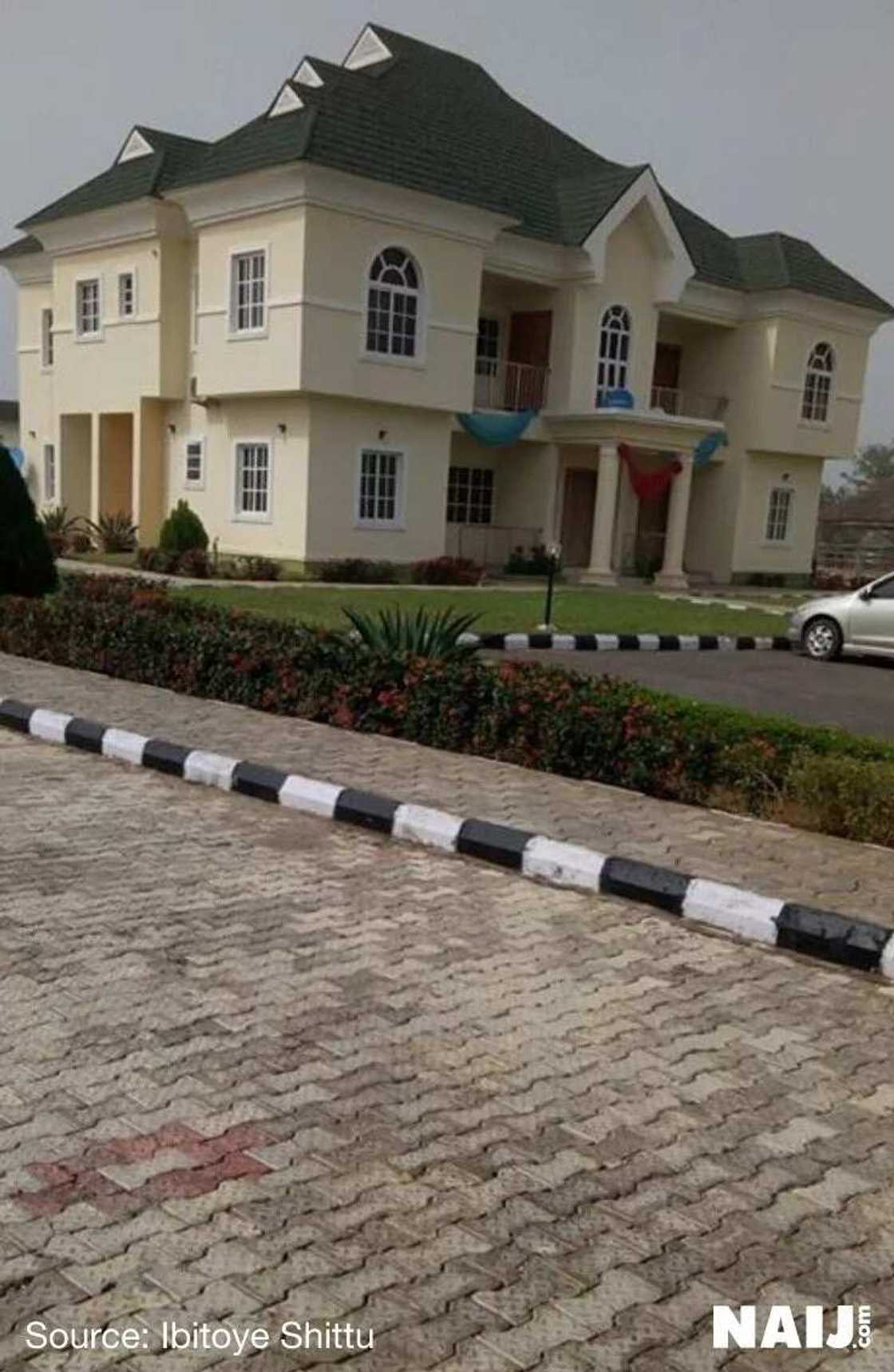 NAIJ Exclusive: See Bishop Oyedepo’s Gigantic Mansion In His Hometown In Kwara (photos)