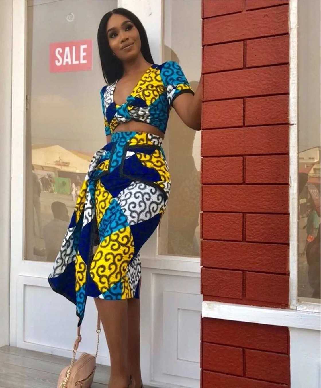 Crop top with ornate pattern Crop top with ornate pattern