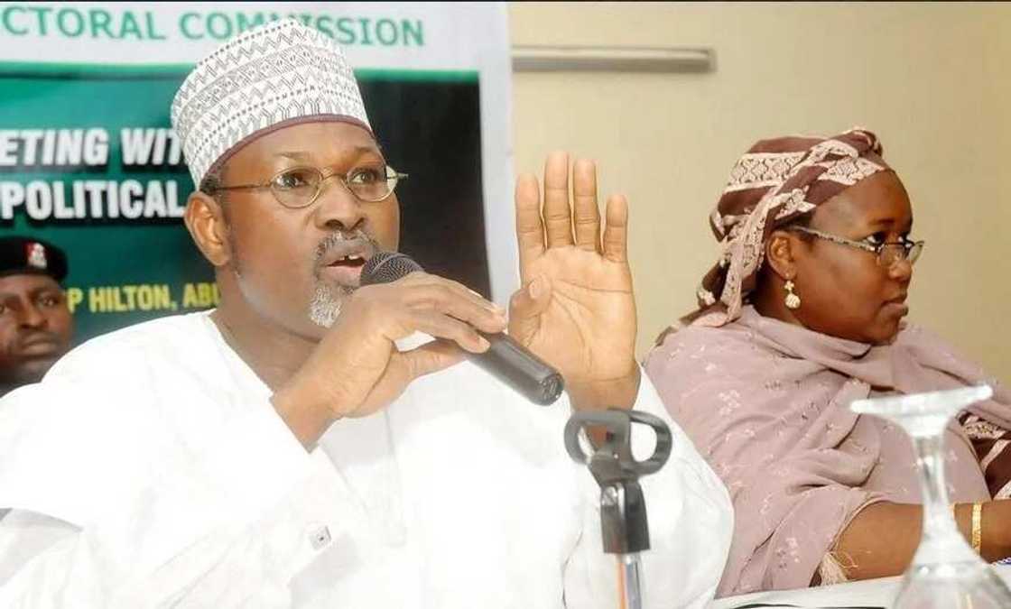 Farfesa Attahiru Jega ya mayar da martani ga Goodluck Jonathan Farfesa Attahiru Jega ya mayar da martani ga Goodluck Jonathan