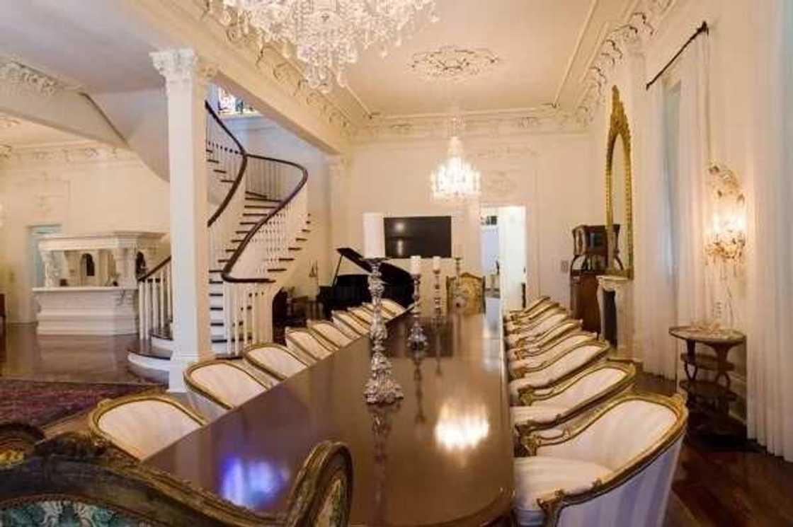 Kalli cikin katafaren gidan Dangote dake Abuja (Hotuna) Kalli cikin katafaren gidan Dangote dake Abuja (Hotuna)