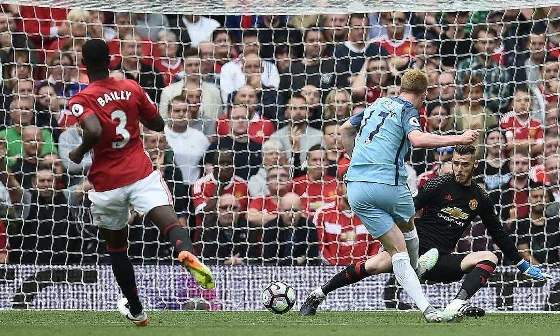 Kelechi Iheanacho the hero as Man City defeat United