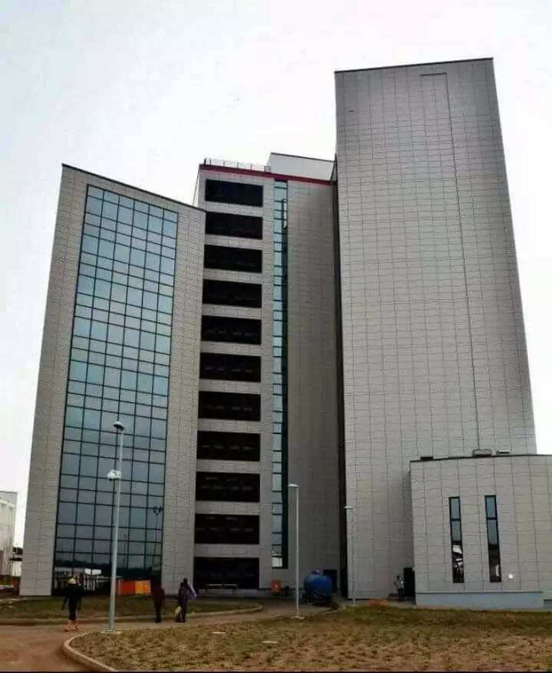 Muhimman alkalumma guda 5 da ya kamata ka sani dake tattare da sabon babban ofishin EFCC Muhimman alkalumma guda 5 da ya kamata ka sani dake tattare da sabon babban ofishin EFCC