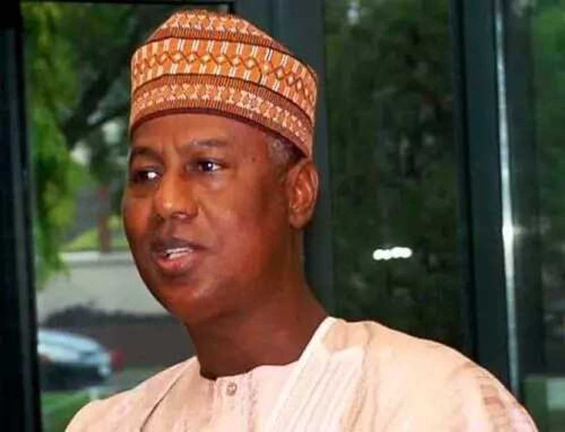 Ana neman tsohon Gwamnan Jihar Kebbi bisa zargin cin wasu kudi Ana neman tsohon Gwamnan Jihar Kebbi bisa zargin cin wasu kudi