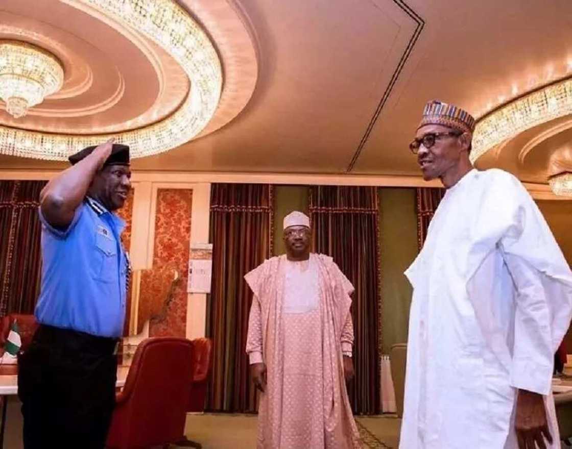 Shugaban ‘Yan Sandan Najeriya ya watsawa Sanatoci kasa a ido Shugaban ‘Yan Sandan Najeriya ya watsawa Sanatoci kasa a ido