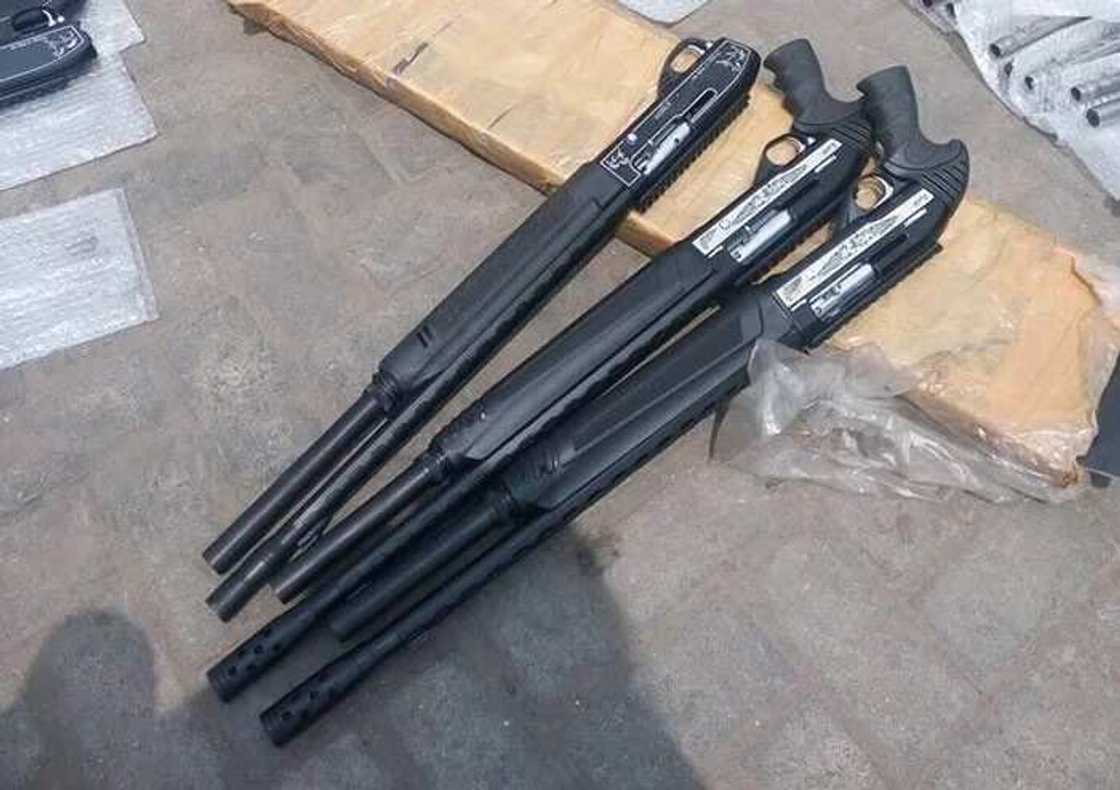 BREAKING: Customs seize 661 rifles in Lagos (Photo) BREAKING: Customs seize 661 rifles in Lagos (Photo)