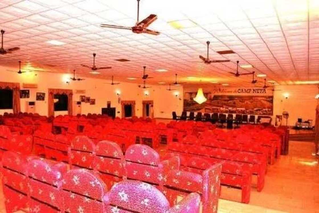Checkout pictures from the 400-room mansion built by Orji Uzor Kalu Checkout pictures from the 400-room mansion built by Orji Uzor Kalu
