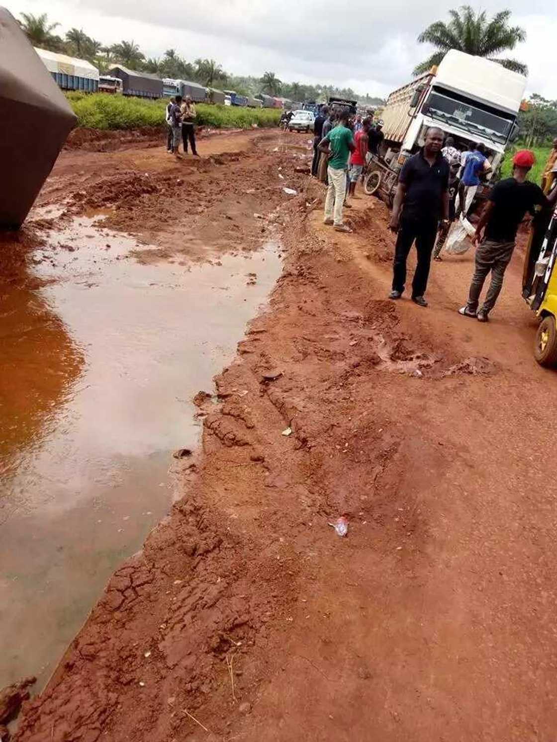 Residents lament over the bad state of Enugu-Port Harcourt Expressway Residents lament over the bad state of Enugu-Port Harcourt Expressway