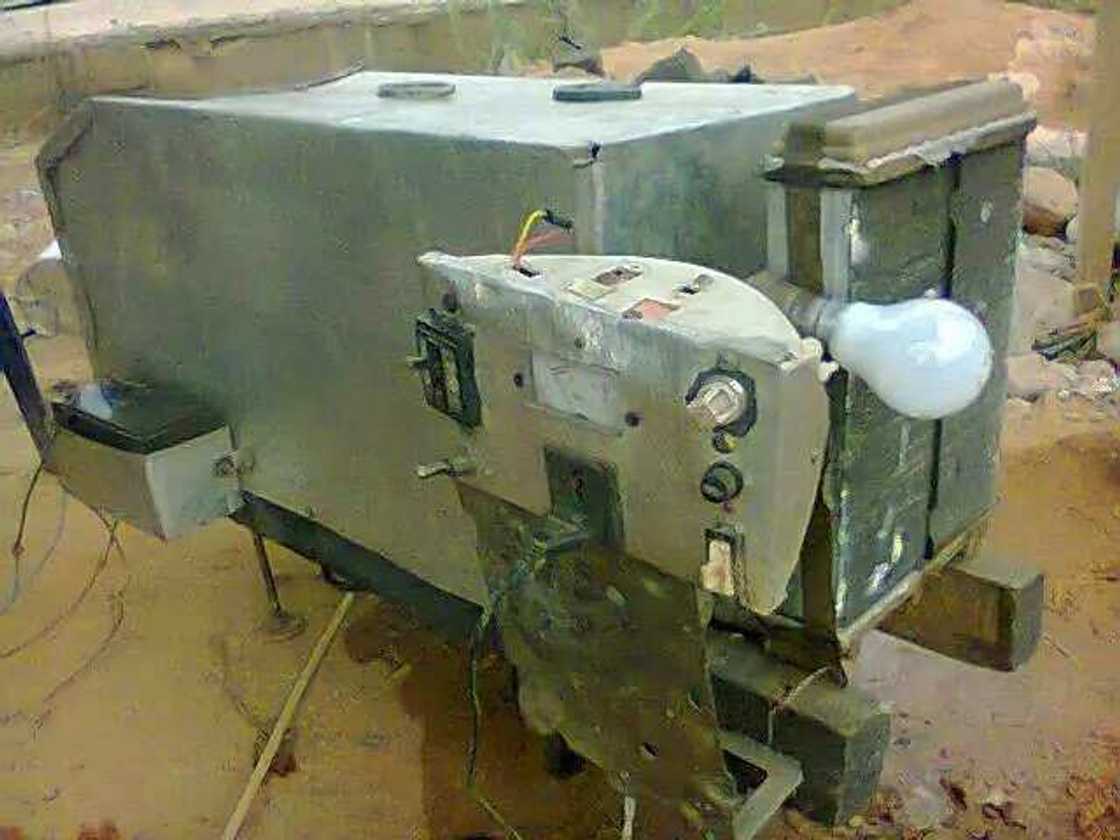 Nigerian shows electricity generator that is powered by water Nigerian shows electricity generator that is powered by water