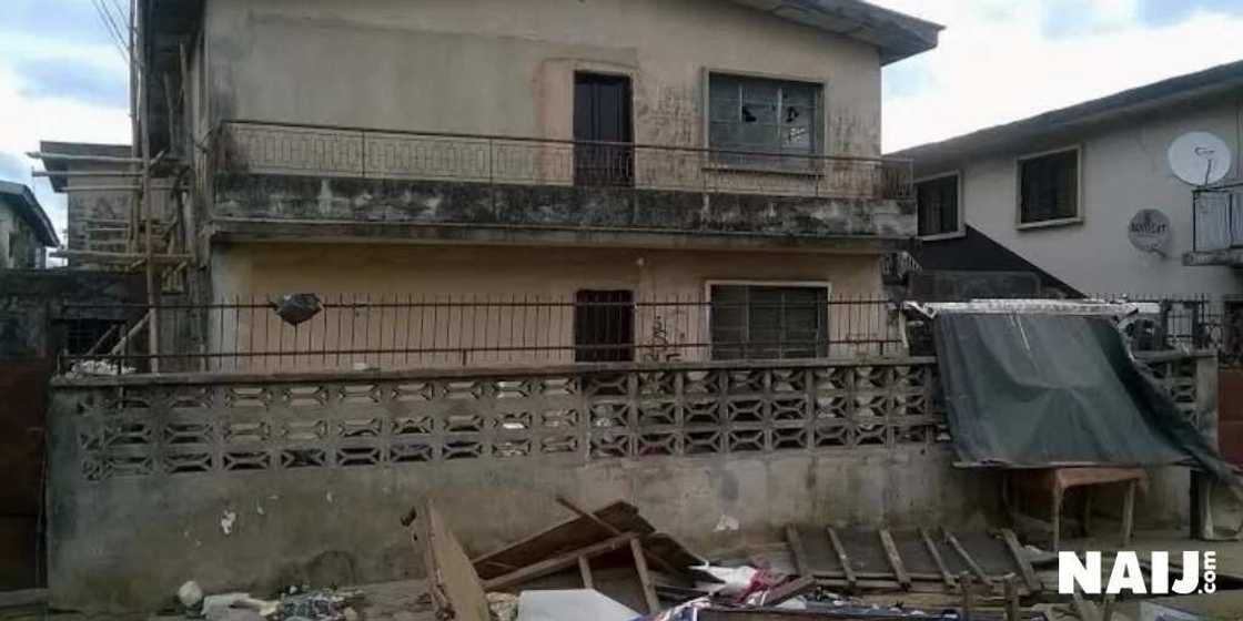 BREAKING: Houses burnt as Yoruba, Igbos clash in Mushin BREAKING: Houses burnt as Yoruba, Igbos clash in Mushin