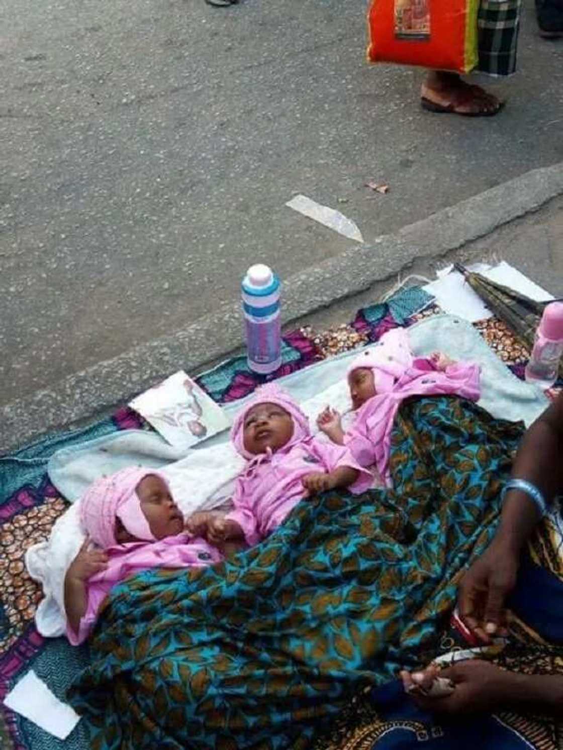 Sad! Woman and her new-born triplets beg on the Street of Port-Harcourt (Photos) Sad! Woman and her new-born triplets beg on the Street of Port-Harcourt (Photos)