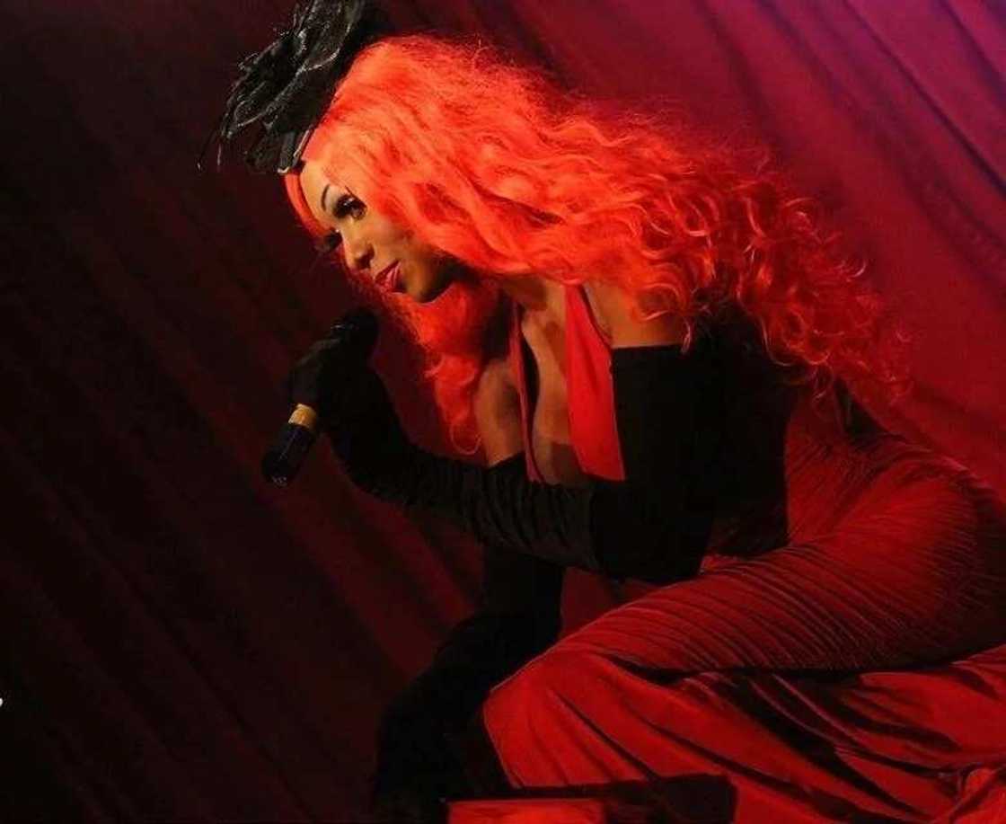 Miss saHHara singing Miss saHHara singing