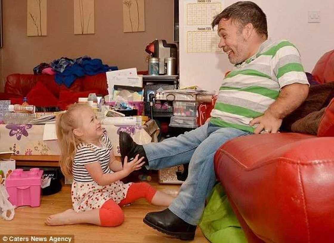 Dwarf Father Shares Special Bond With His 4-Yr-Old Daughter Dwarf Father Shares Special Bond With His 4-Yr-Old Daughter