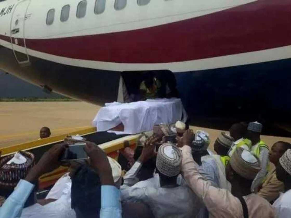 Jana’izar Umaru Shinkafi a Sokoto (Hotuna) Jana’izar Umaru Shinkafi a Sokoto (Hotuna)