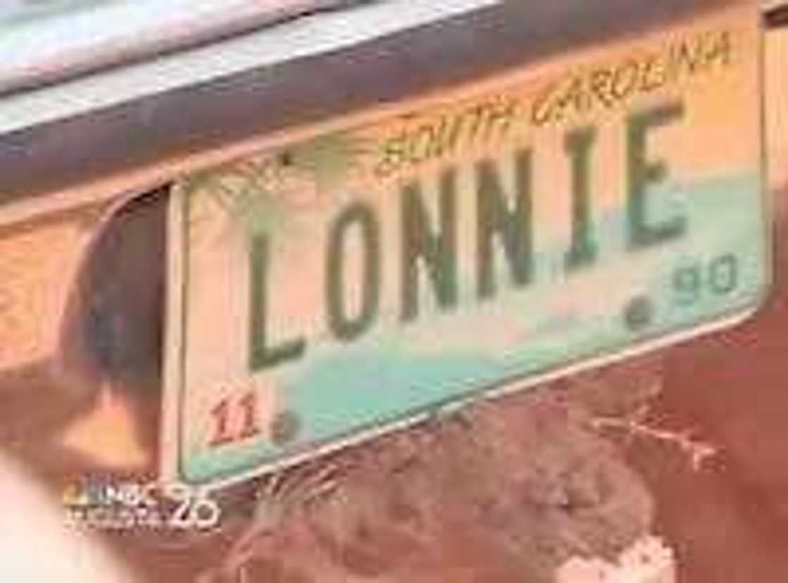 Elderly man buried in his beloved car (photos) Elderly man buried in his beloved car (photos)