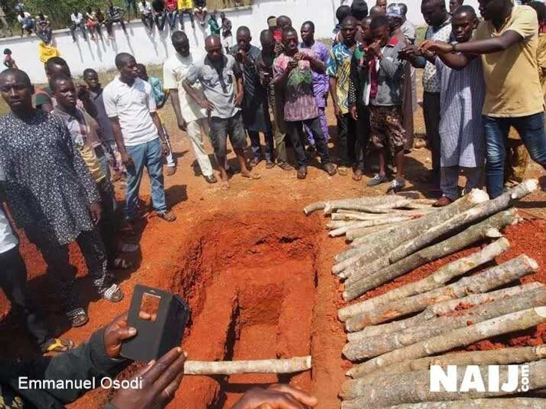 Photos, Video From Abubakar Audu's Burial In Kogi