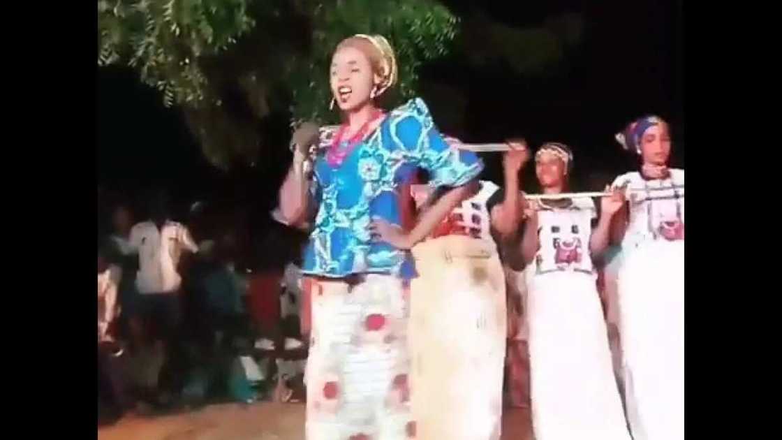 Kayatattun kalar rawar gargajiya 4 a kasar Hausa Kayatattun kalar rawar gargajiya 4 a kasar Hausa