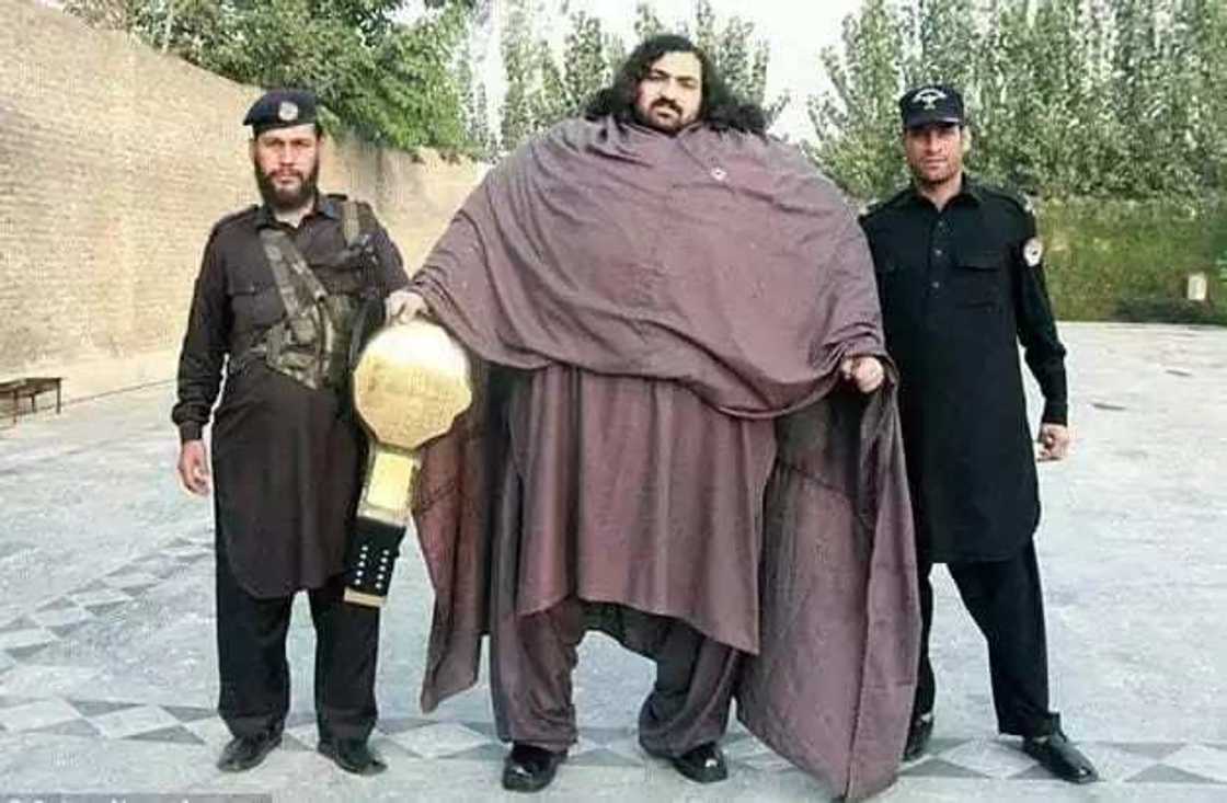 labarin wani mutum mai nauyin kilo 435, yana kalaci da ƙwai 36, nama kilo 3 da madara lita 5 labarin wani mutum mai nauyin kilo 435, yana kalaci da ƙwai 36, nama kilo 3 da madara lita 5