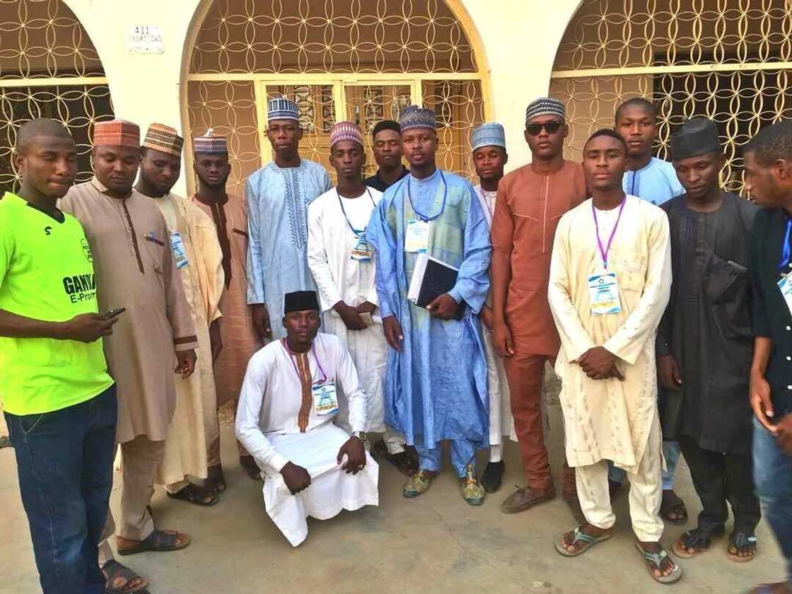 Cikin Hotuna: Wata Kungiyar Matasa ta tallafawa Marayu kayan Makaranta a jihar Kano Cikin Hotuna: Wata Kungiyar Matasa ta tallafawa Marayu kayan Makaranta a jihar Kano