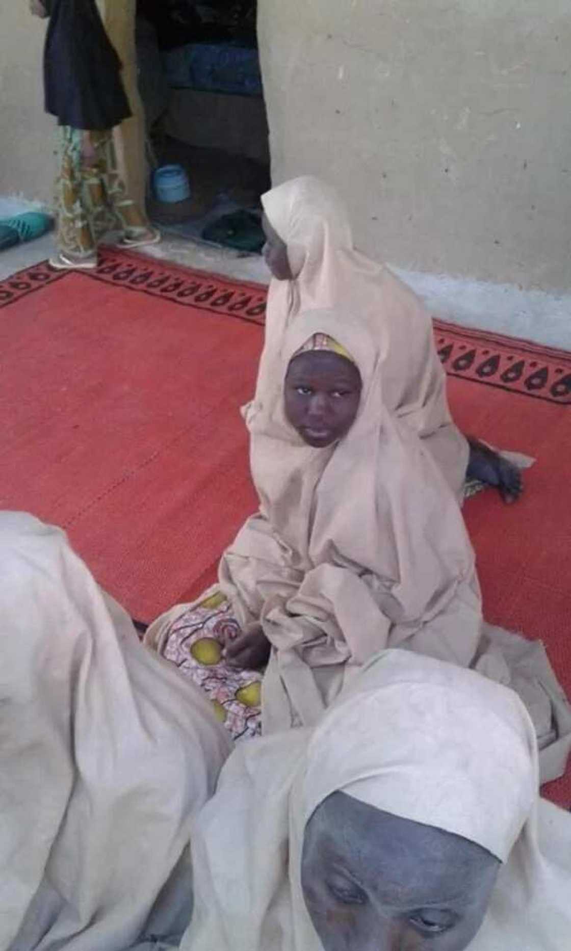 Hotunan yan matan makarantar Dapchi da aka saki ya bayyana Hotunan yan matan makarantar Dapchi da aka saki ya bayyana