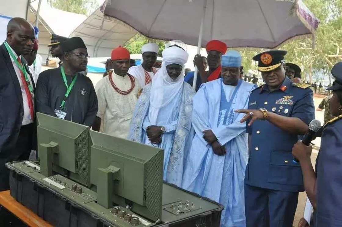 Bikin cikar Sojin Saman Najeriya shekara 54 da kafuwa, Kalli hotunan da kayayakin yakin da suke dashi Bikin cikar Sojin Saman Najeriya shekara 54 da kafuwa, Kalli hotunan da kayayakin yakin da suke dashi