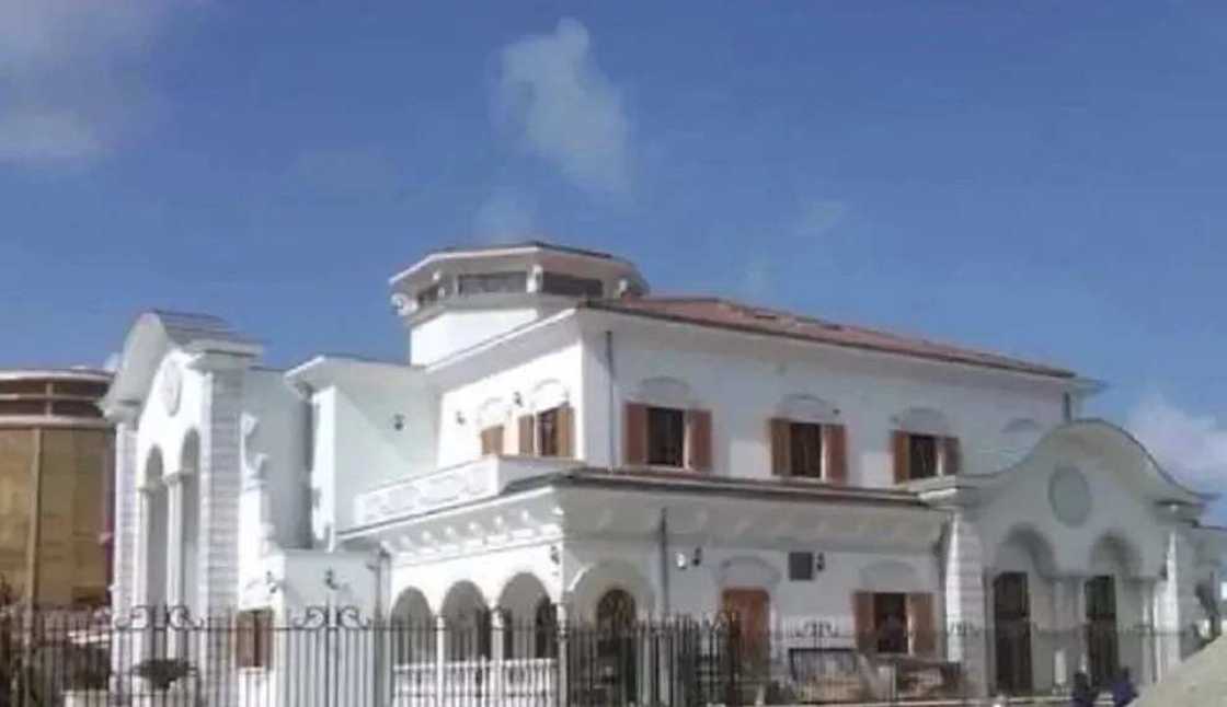 The mansion that belongs to Mike Adenuga in Nigeria