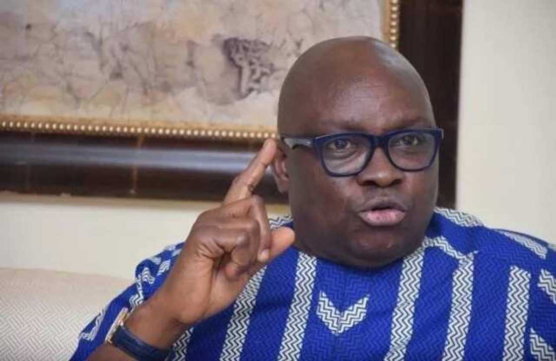 A dai lura da kyau akwai wani kulli da Fayose ke yi tunda yace zai mika kansa ga EFCC - APC A dai lura da kyau akwai wani kulli da Fayose ke yi tunda yace zai mika kansa ga EFCC - APC