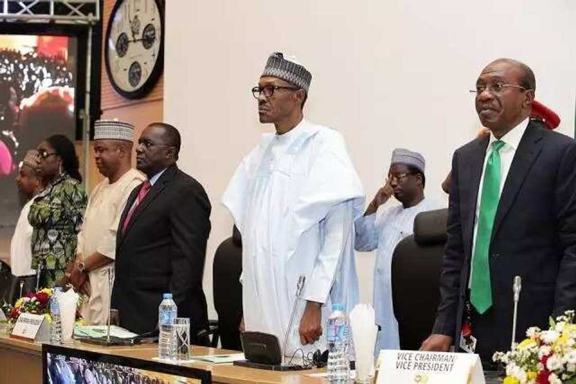 Tattalin arziki: Babban bankin Najeriya CBN ya gargadi Shugaba Buhari Tattalin arziki: Babban bankin Najeriya CBN ya gargadi Shugaba Buhari