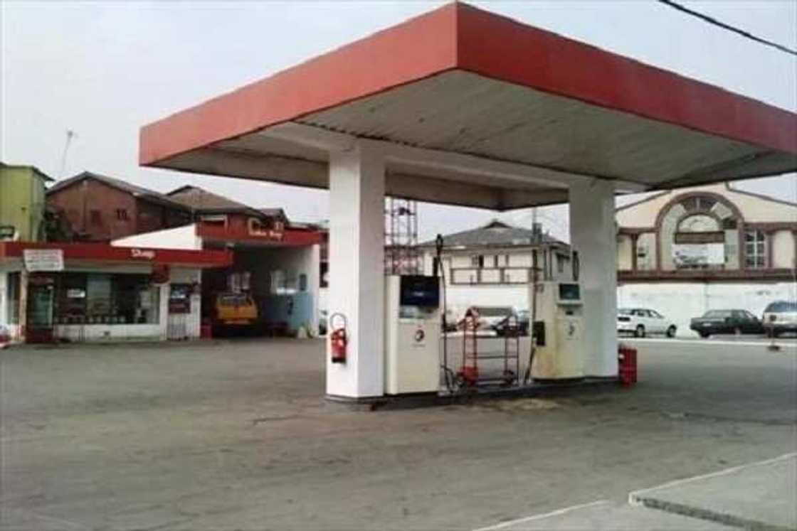 Wahalar mai: Dalilin da yasa IPMAN suka daina shigo da mai kasar nan Wahalar mai: Dalilin da yasa IPMAN suka daina shigo da mai kasar nan