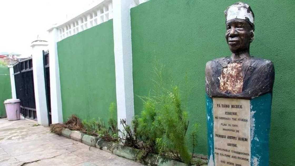 Retro: Life of 82-year-old Taiwo Akinkunmi who designed the Nigerian flag at the age of 23 (photos)