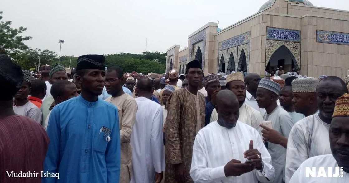 An binne kakakin Gwamna Tambuwal, Imam Imam a Abuja (hotuna) An binne kakakin Gwamna Tambuwal, Imam Imam a Abuja (hotuna)
