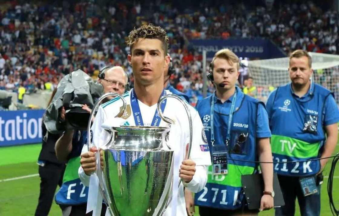 Ana rade-radin Cristiano Ronaldo ya na son ya koma Real Madrid Ana rade-radin Cristiano Ronaldo ya na son ya koma Real Madrid