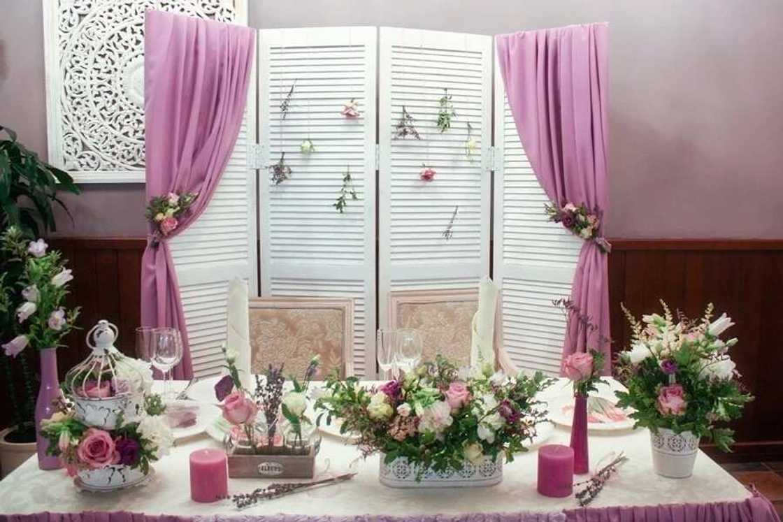 It should be with wicker furniture, linen cloaks, and tablecloths, sprigs of lavender It should be with wicker furniture, linen cloaks, and tablecloths, sprigs of lavender