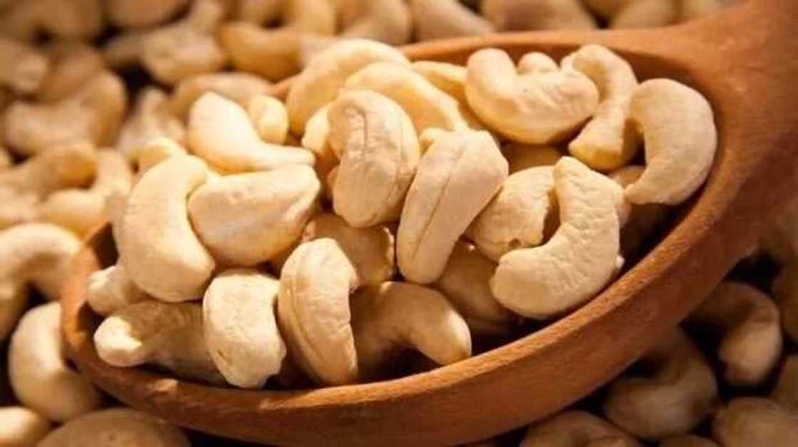 Health advantages of cashew nuts for men Health advantages of cashew nuts for men