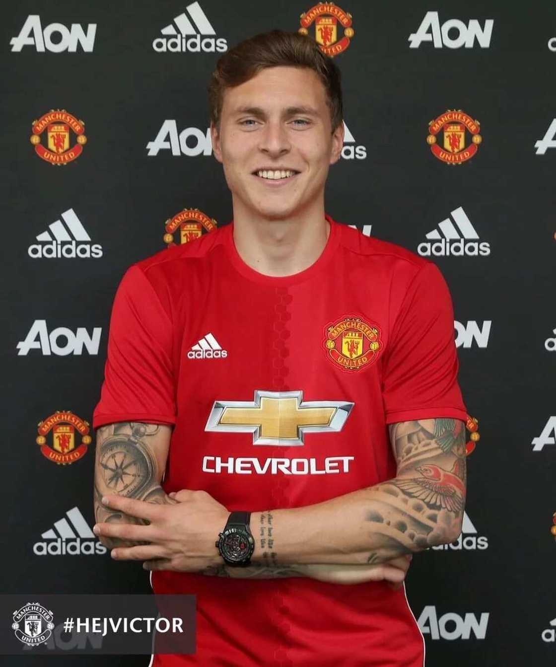 Manchester United have completed the signing of Victor Lindelof for £35million Manchester United have completed the signing of Victor Lindelof for £35million