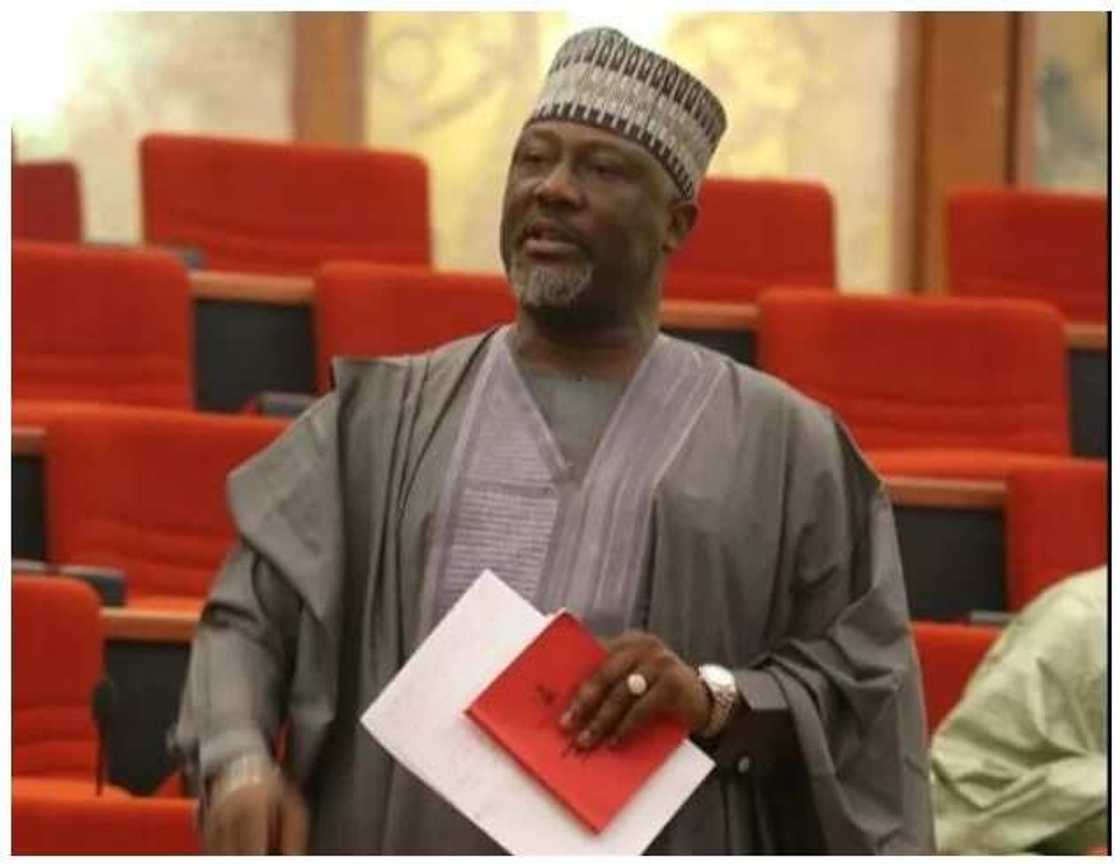 Kiranye: INEC sun yi kadan don sai na kammala wa’adi na zan dawo gida - Dino Melaye Kiranye: INEC sun yi kadan don sai na kammala wa’adi na zan dawo gida - Dino Melaye